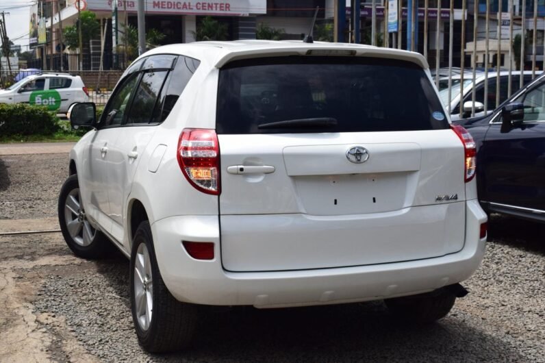 
								TOYOTA RAV4 full									